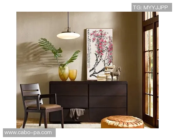 客厅足球球星挂画装饰，打造动感空间氛围，展现球场激情与力量